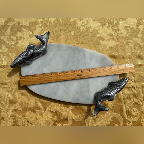 Carrara marble and pewter silver fish design handles serving tray - Picture 4 of 10